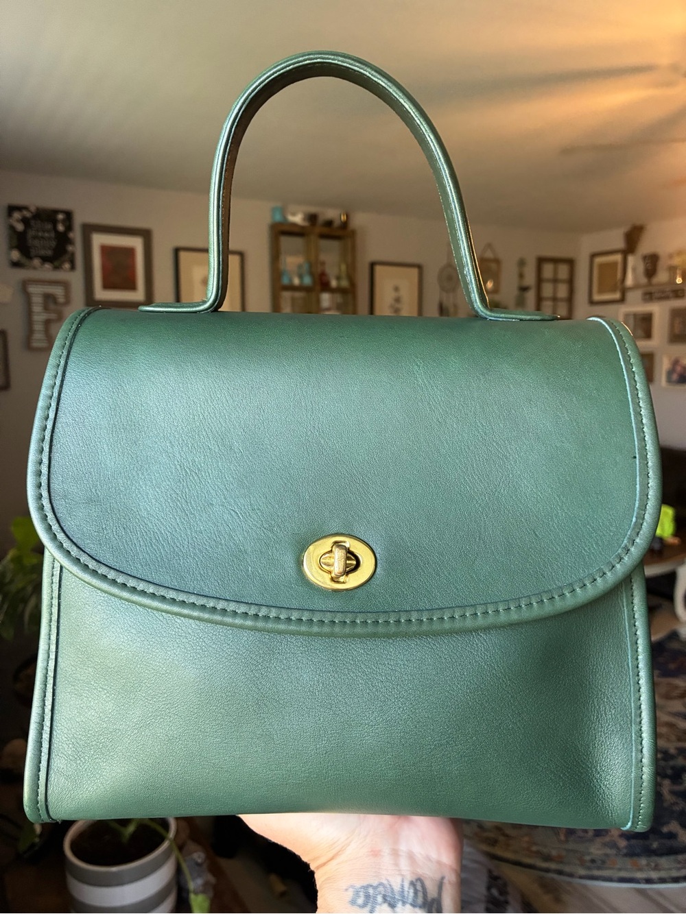 Vintage Coach Manor - Picture 7 of 13